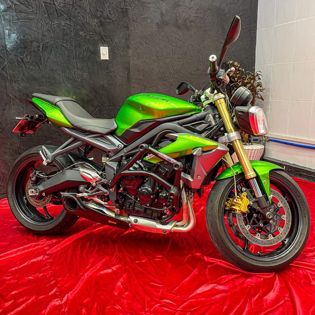 TRIUMPH STREET TRIPLE 675 MAIS ZERA DO BRASIL