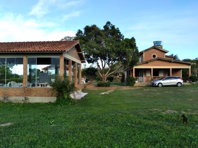 Casa com  Salão de Festas e piscina em Gravatá  