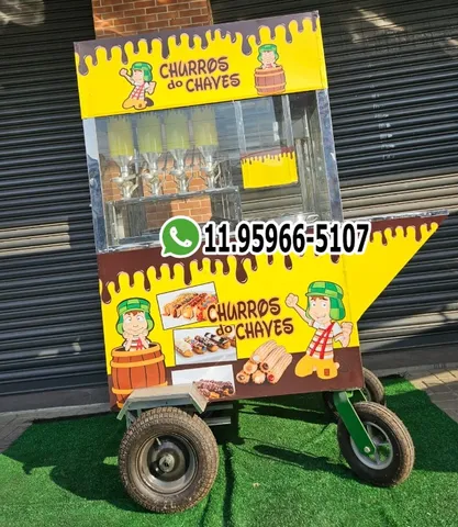Carrinho de churros com 04 rodas com 04 doceiras