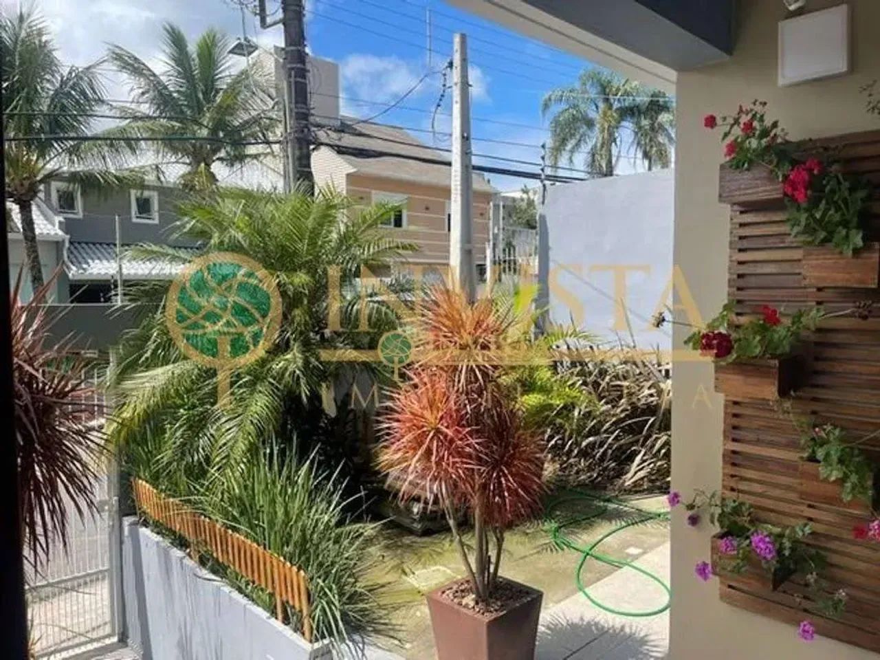 Terraço com vista mar e churrasqueira, piscina, semi mobiliado e 5 quartos - À venda em Fl - Foto 2