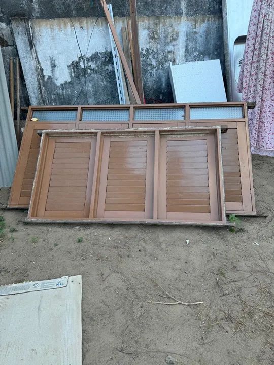 2 janelas de madeira a venda com preço ótimo em perfeito estado
