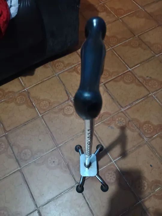 Bengala regulagem de 4 Pernas - Usado em Ótimo Estado