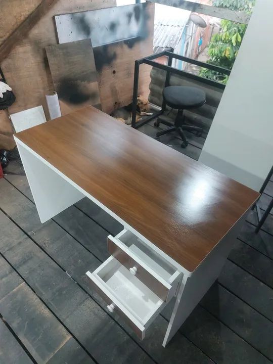 Mesa de Escritório Branca com Tampo Amadeirado