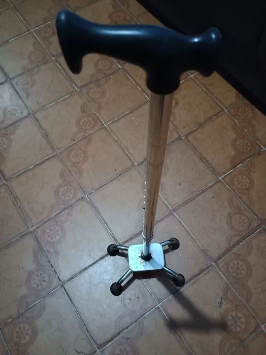 Bengala regulagem de 4 Pernas - Usado em Ótimo Estado - Foto 5