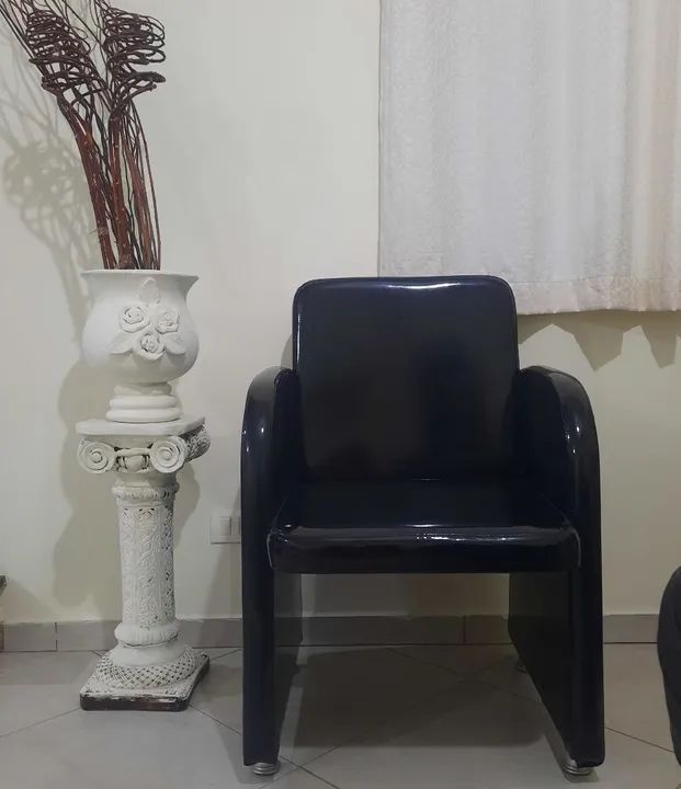 Poltrona Preta Moderna para Sala de espera ou recepção.