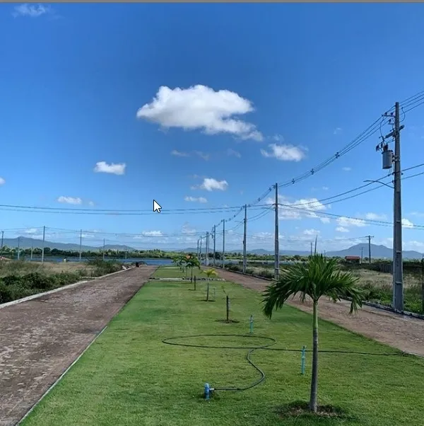 OPORTUNIDADE - PREÇO REDUZIDO. TROCO POR CARRO. Terreno condomínio beira de rio