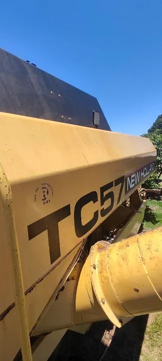 Trator New Holland TC57 - Excelente estado