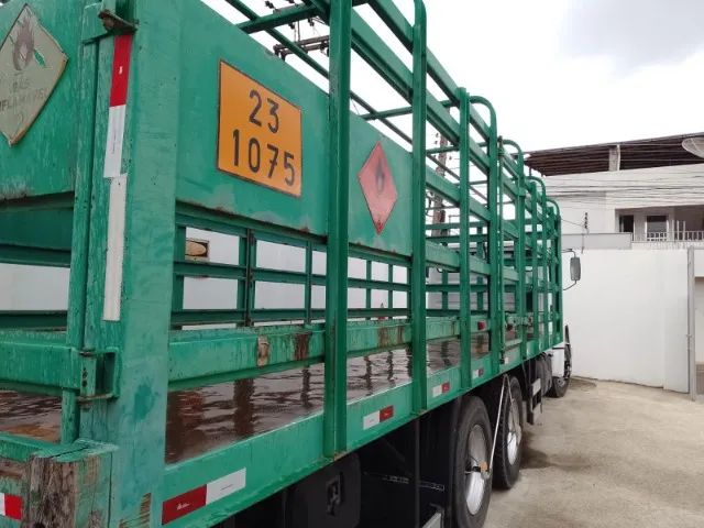 Carroceria gaiola transporte de gás botijão P13 - Foto 2