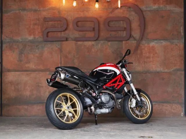 Ducati monster top 796 custom