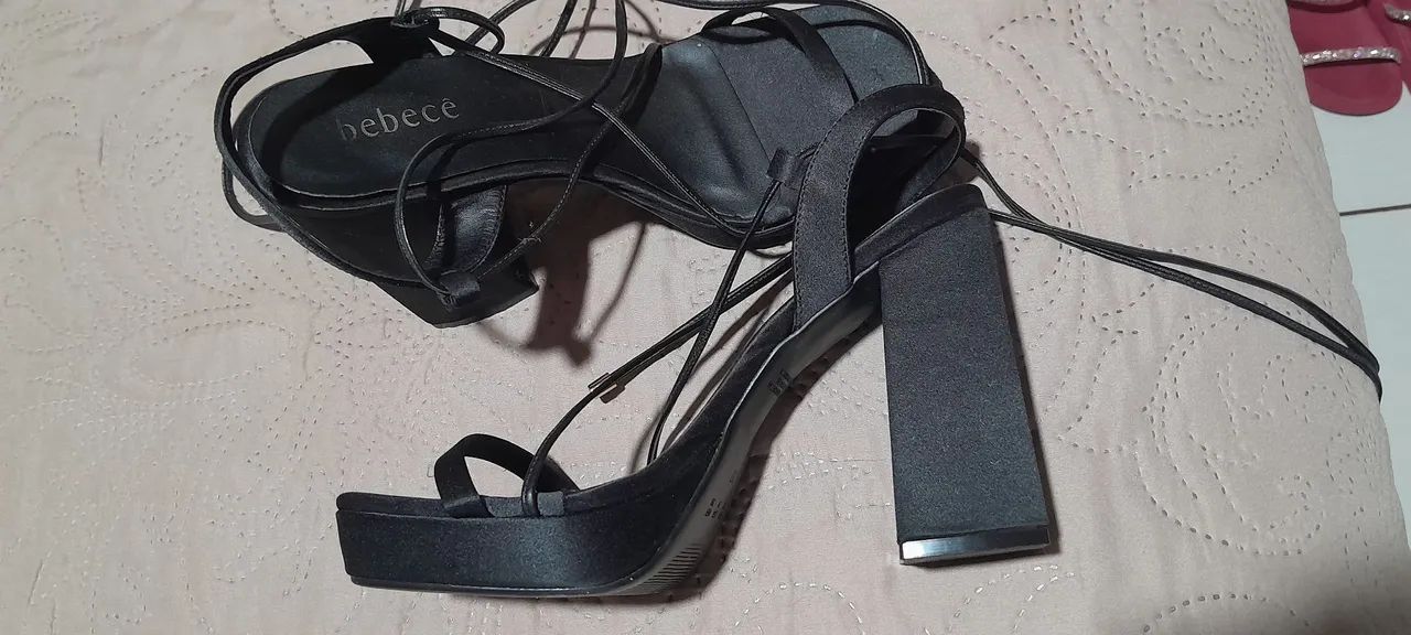 Sandália preta de salto alto - Foto 2