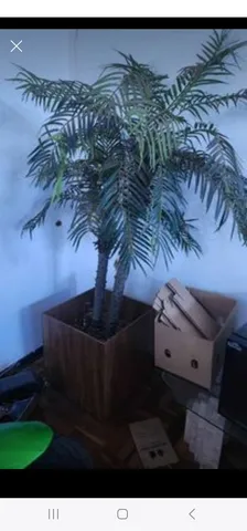 Finíssimo vaso ornamental com coqueiro artificial