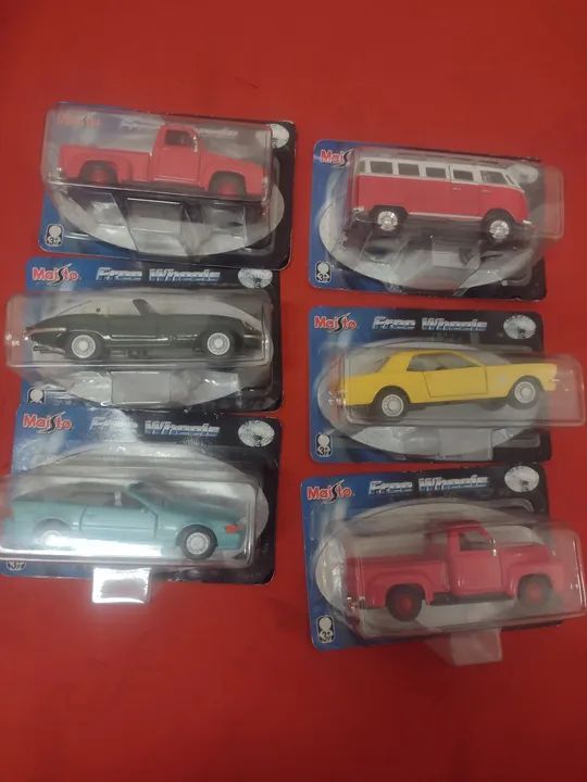 Carrinhos em miniaturas 