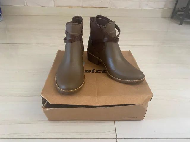 Bota chelsea best sale colcci tiras marrom