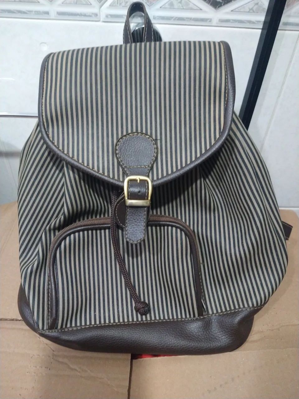 Mochila listrada marrom e bege Eberle Fashion