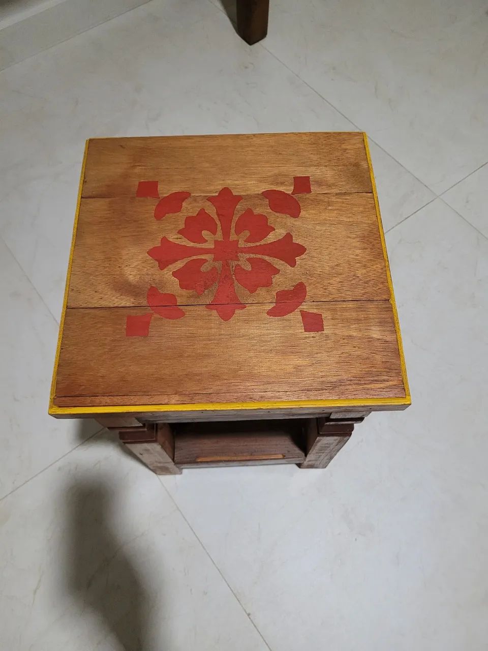 Mesa de Apoio Rústica em Madeira Maciça de Demolição - Foto 4