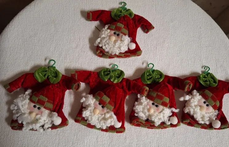 Conjunto com 5 Mini Roupinhas de Papai Noel - Foto 5