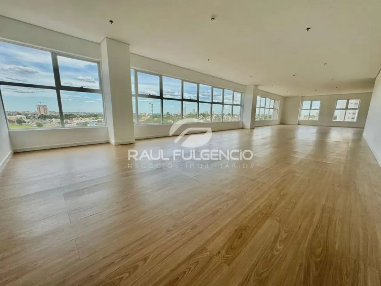 Sala Comercial para Alugar Sala com 160,00 m², 2 Wc's, Bairro Bela Suíça em Londrina.