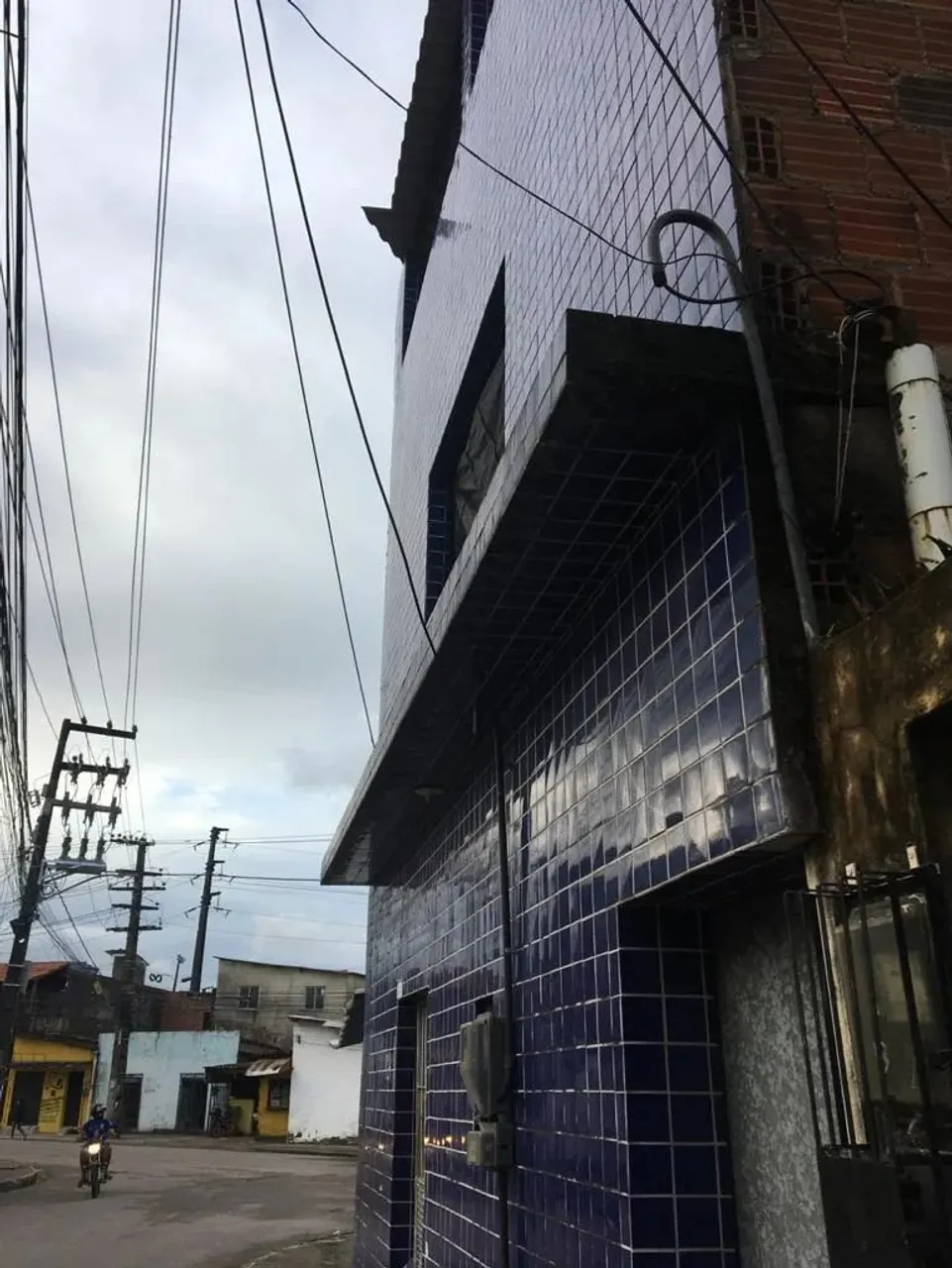 Prédio/Ponto Comercial 300m2, 05 Casas + 02 Lojas, Troco em Carro ou Imóvel Até 150mil