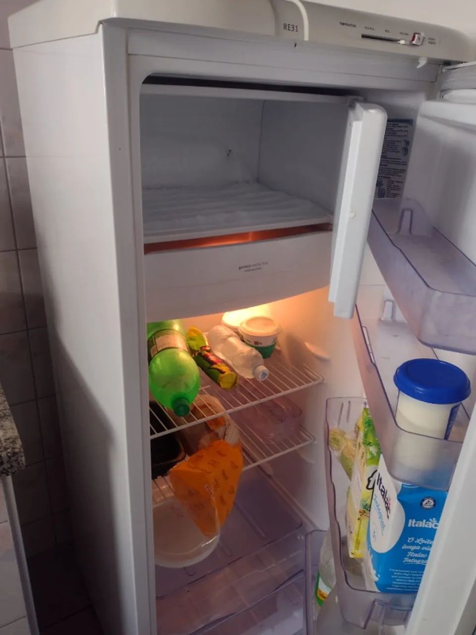 VENDO GELADEIRA ELECTROLUX 261 LITROS  - Foto 4