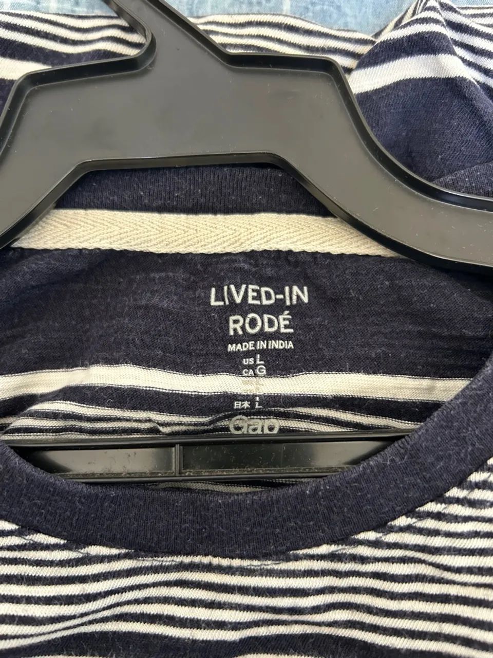 Camiseta listrada azul marinho - Foto 2