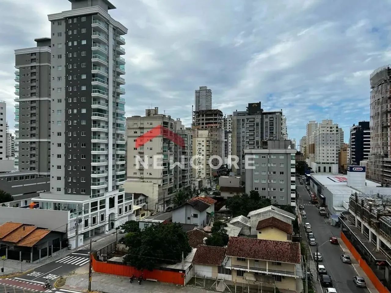 Cobertura em Rua 304 - Meia Praia - Itapema/SC