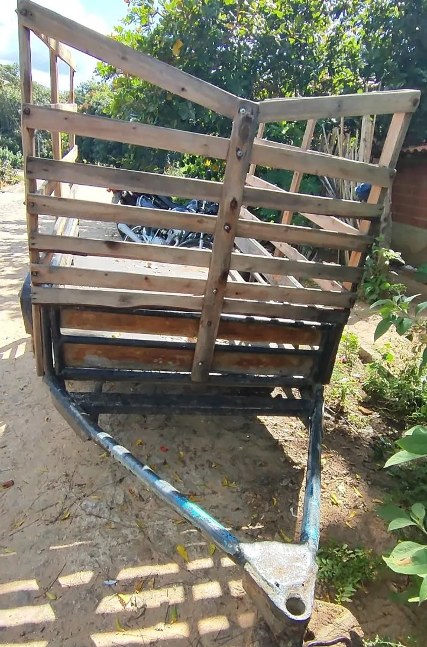 Carreta de ferro e madeira