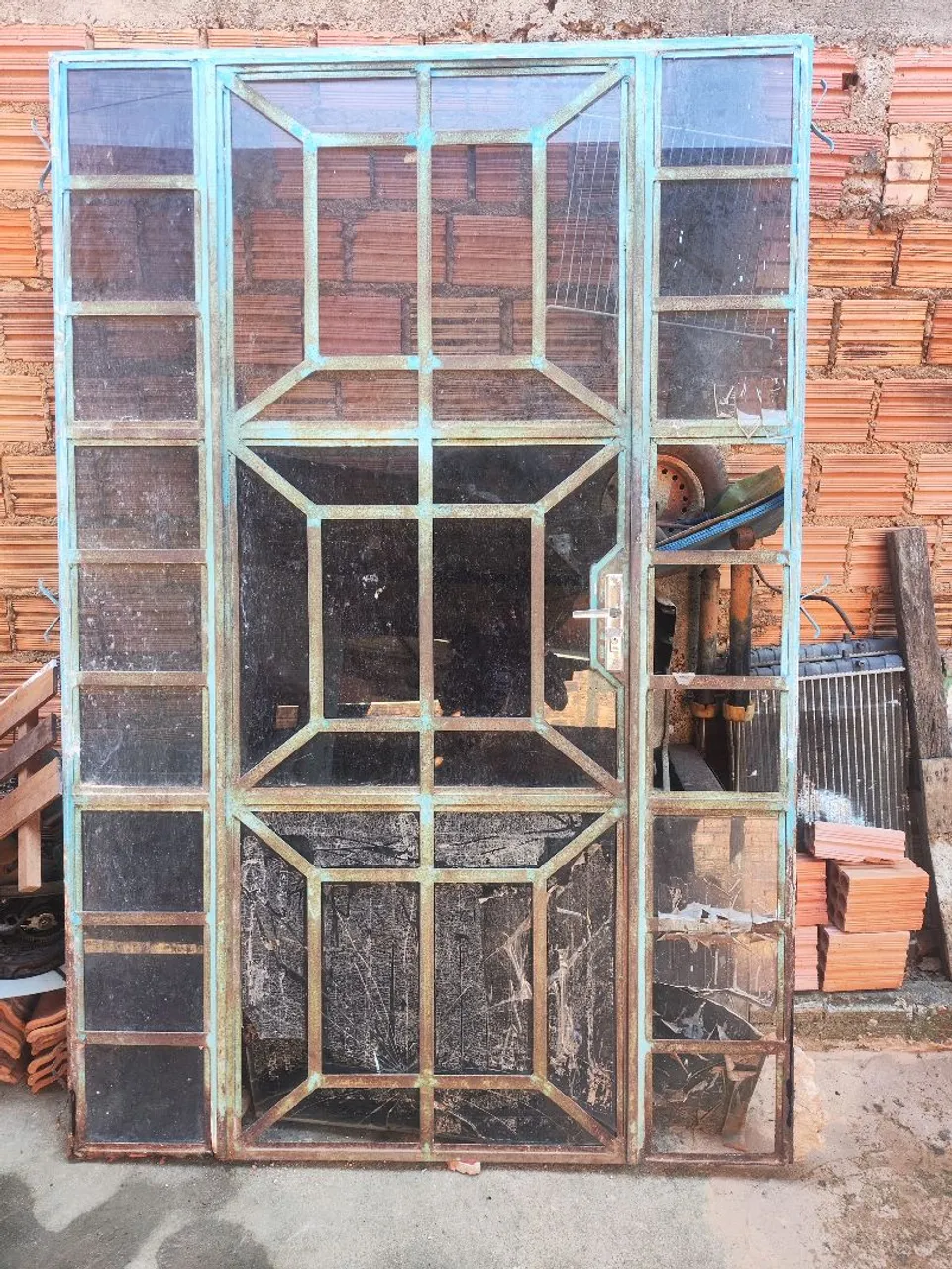 Porta de ferro com vidro
