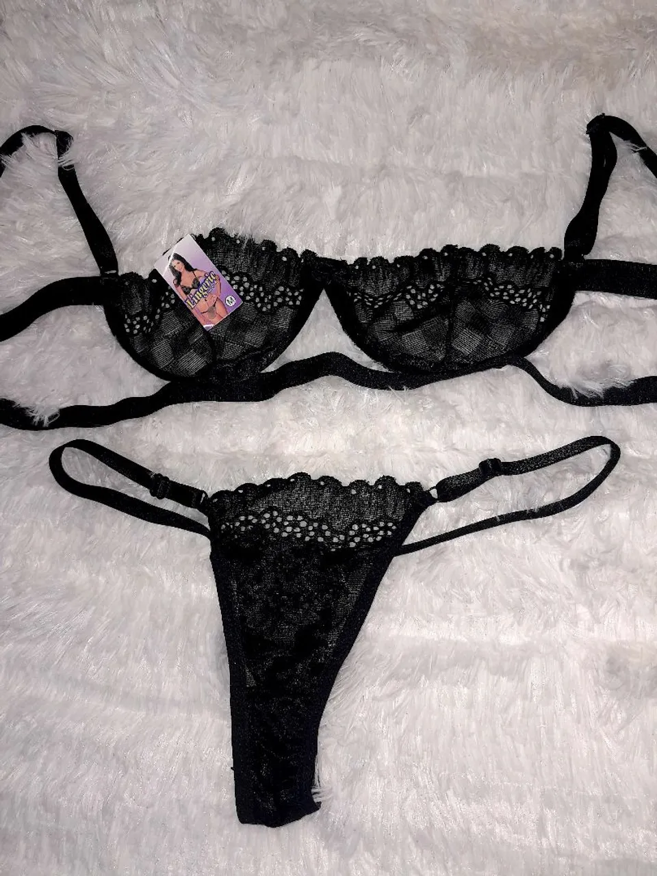 Conjunto de lingerie preto rendado