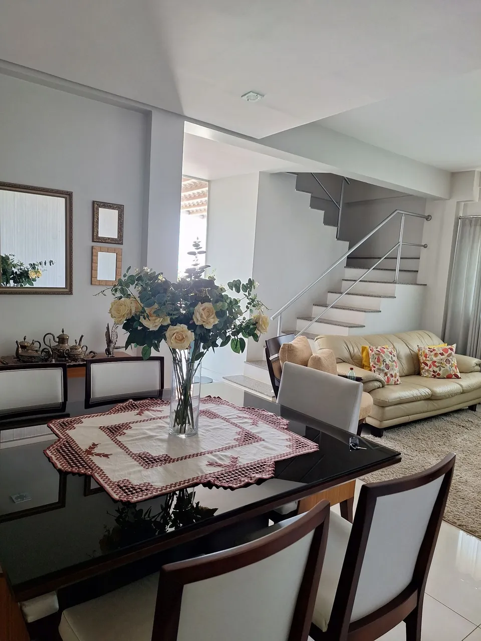 Aluga-se apartamento duplex com 3 dormitórios próximo à JK