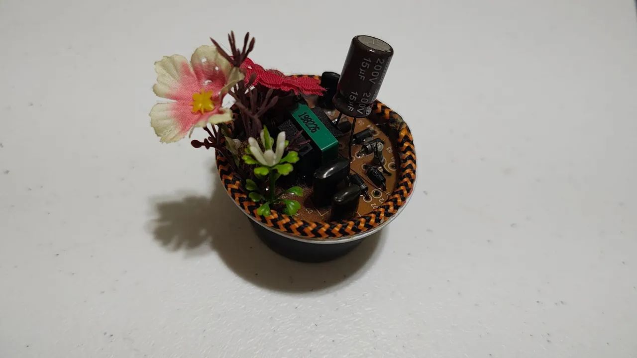 Artesanato Mini Vaso Decorativo com Circuito Eletrônico - Lixo Eletrônico Artesanato 