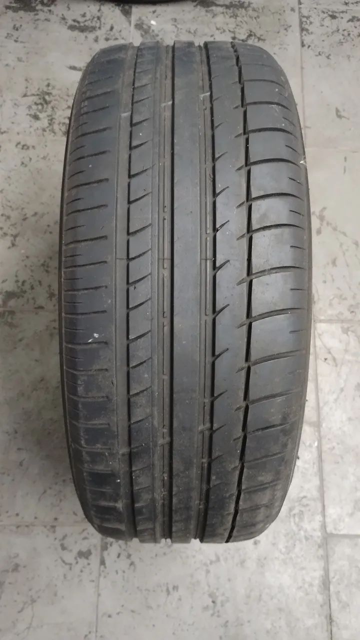 Pneu para carro 195 60 R 15 $ 700 os 4 