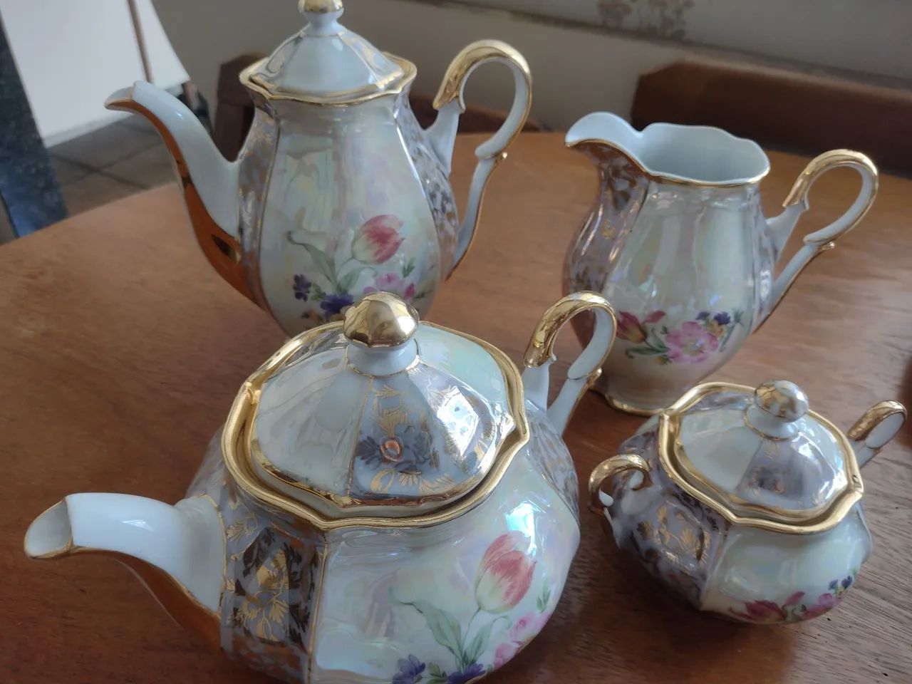 Antique tea set63824569129601121