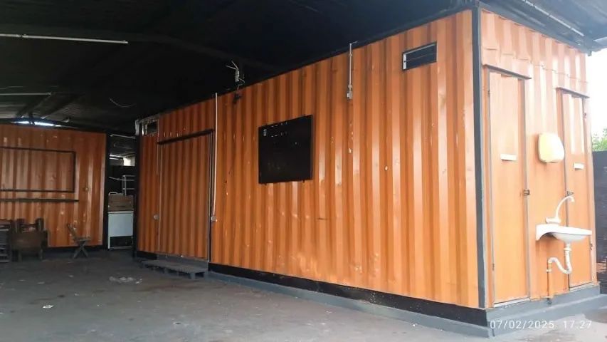 Container Para Comércio aceito carro, com 2 WC 8mx 2,5m.