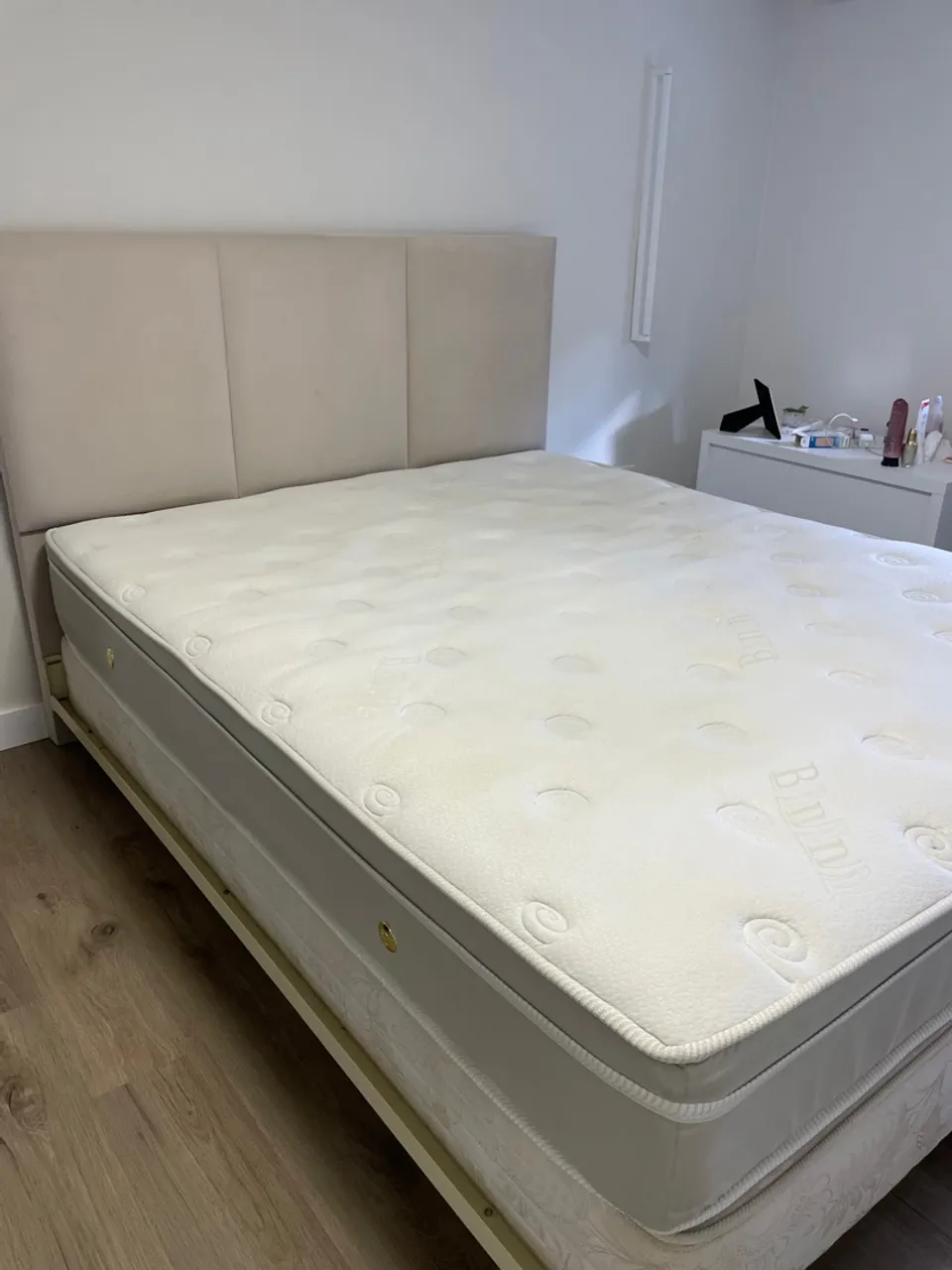 Cama Box com Colchão Confortável e Cabeceira