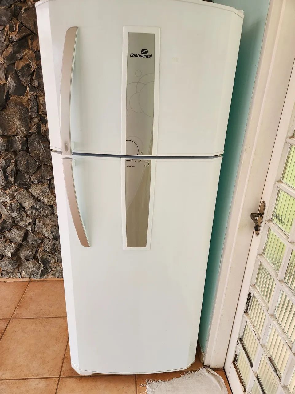 Geladeira Continental 403L com defeito