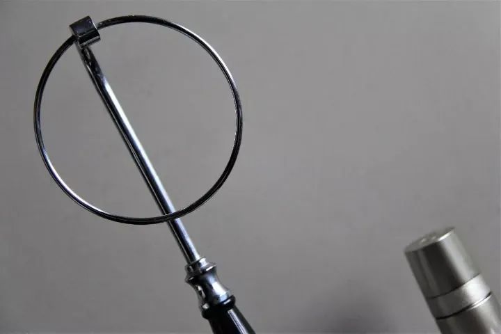 Toalheiro Sacerdotal ( Metal e Madeira ) - Ouro Preto Anos 40 - Foto 5