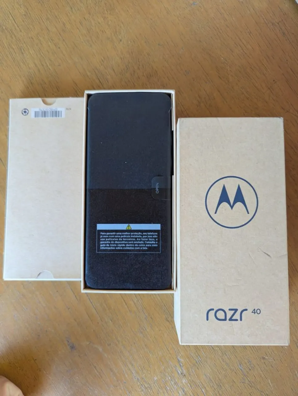 Moto RAZR 40
