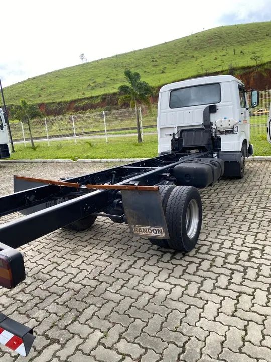 Volkswagen 8.120 - Foto 4