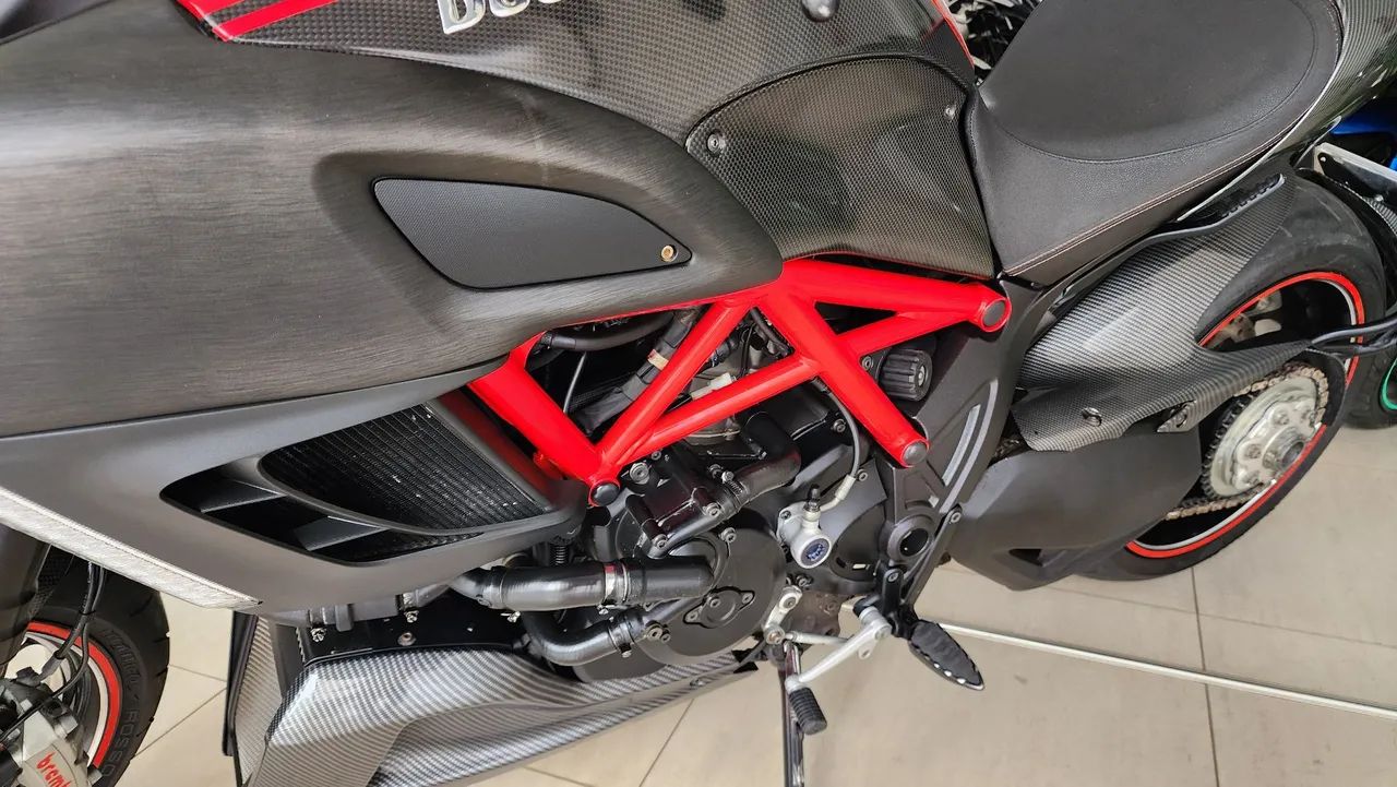 Ducati Diavel Carbon 2013/2013 - Foto 5