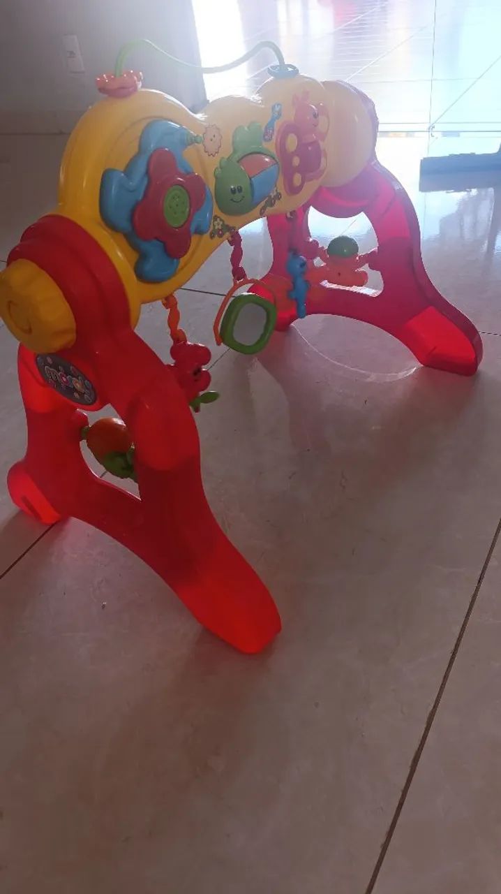 Carrinho de bebê e bebê conforto rosê gold, cadeira alimentação e play gym - Foto 4