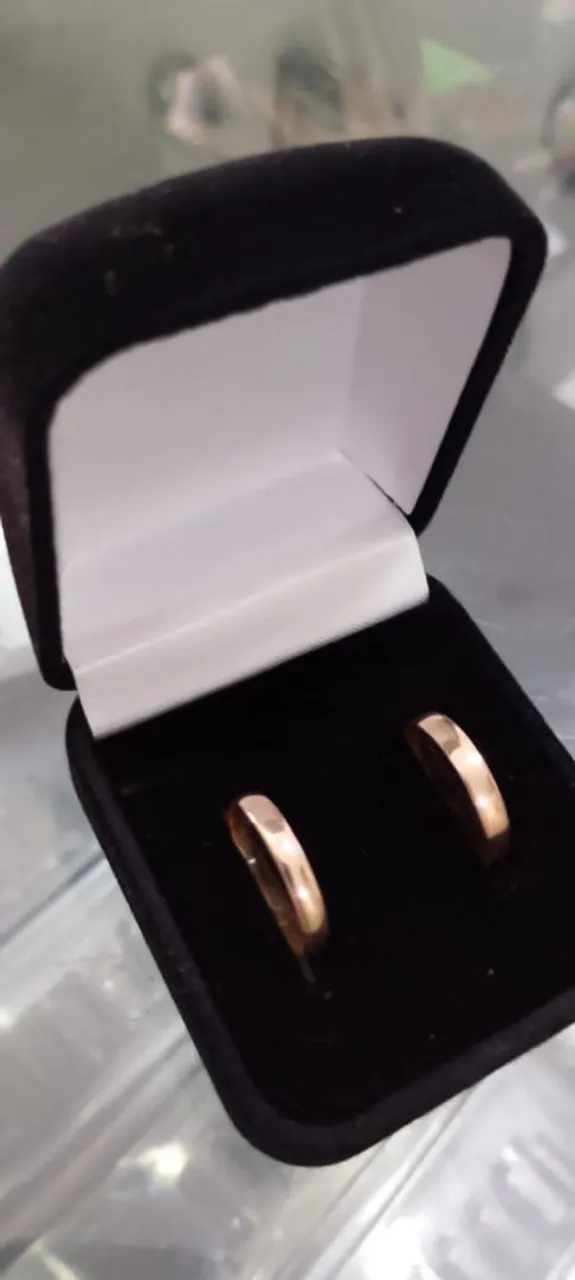 Par de Alianças de Ouro 18K