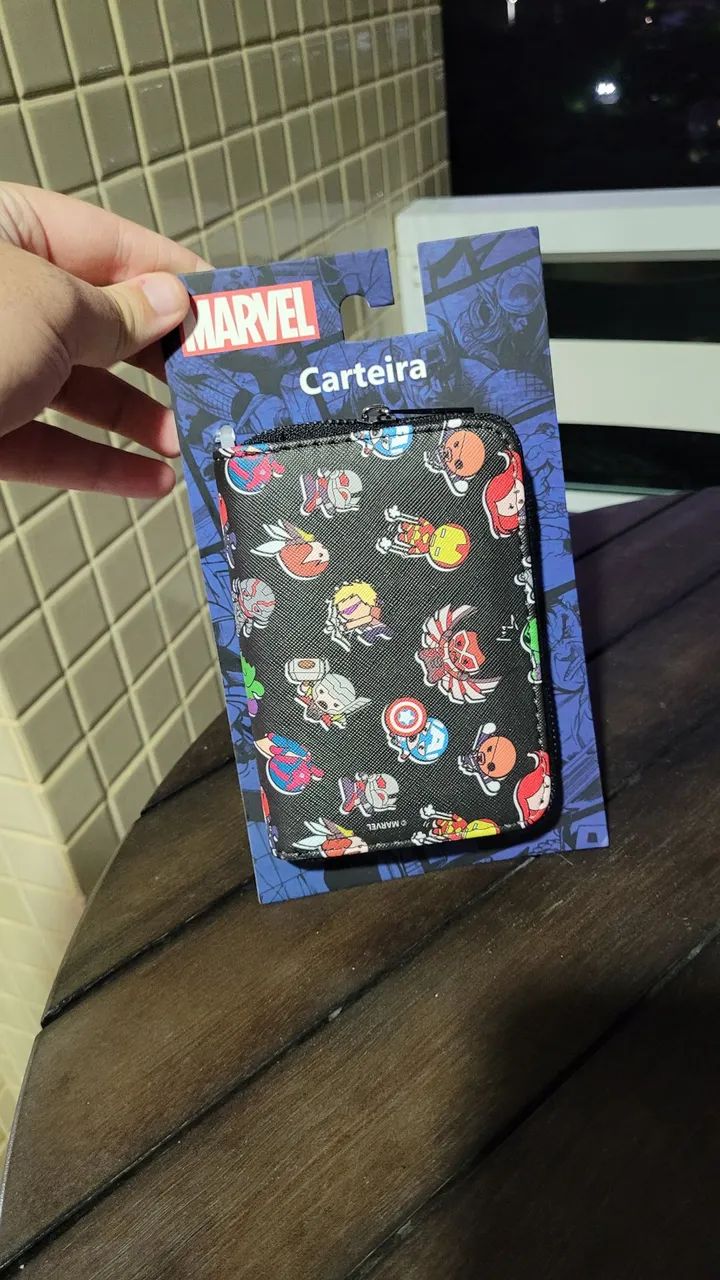 Carteira Marvel com símbolos em relevo - Foto 2