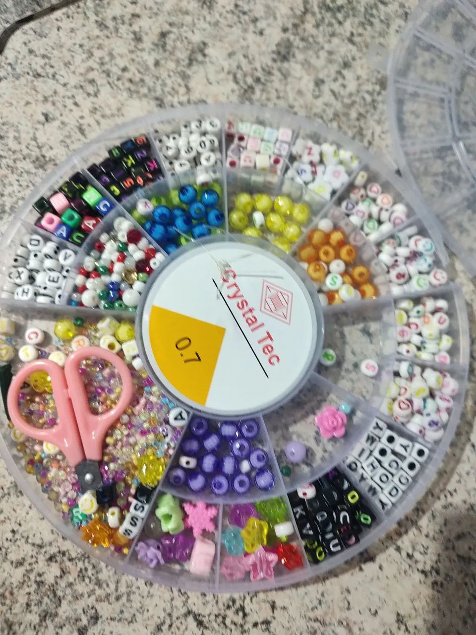 Kit de miçangas colorido para criar pulseiras e colares - Foto 4