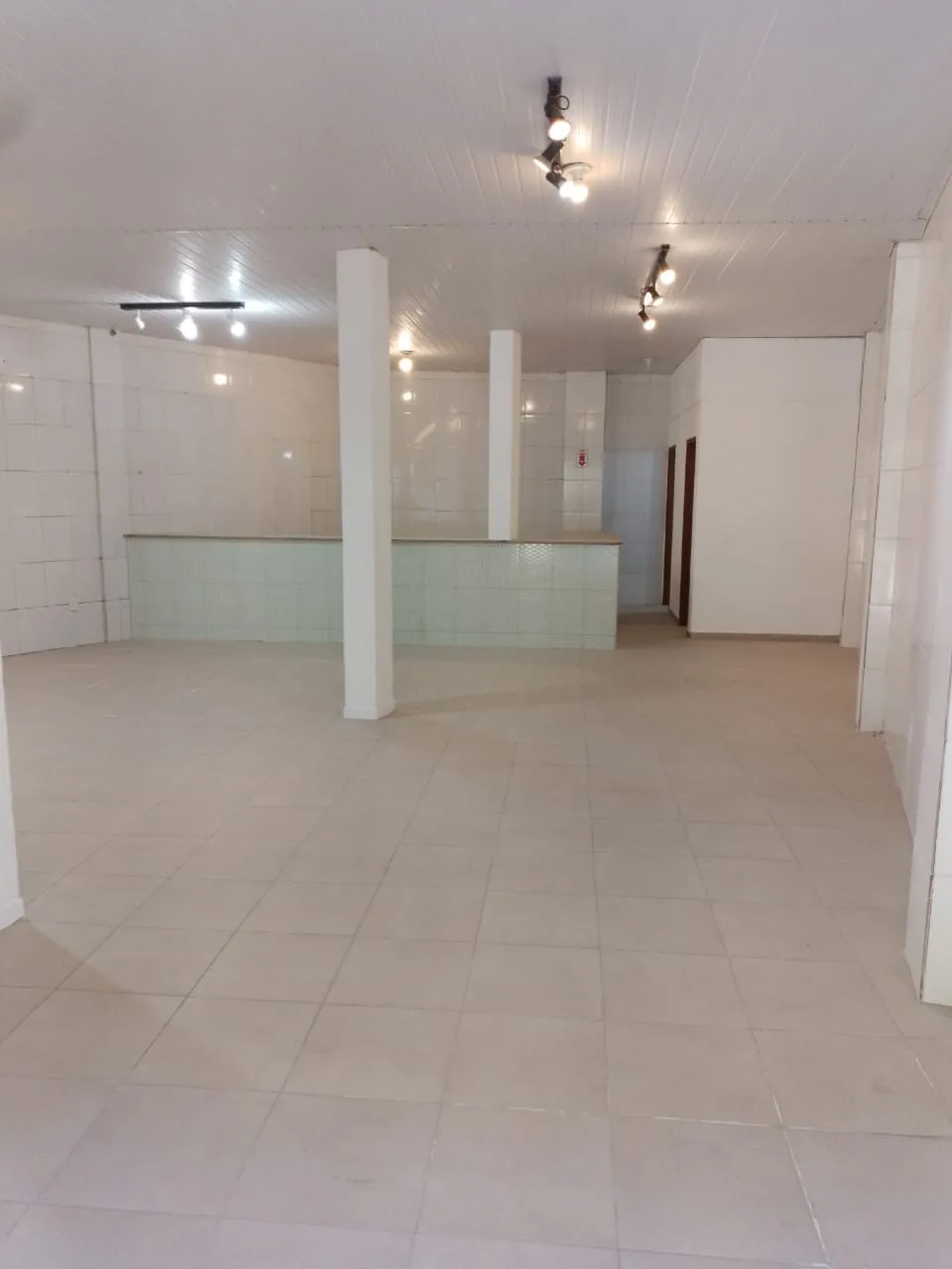 Imóvel para aluguel possui 300 m² em Albuquerque - Teresópolis - RJ