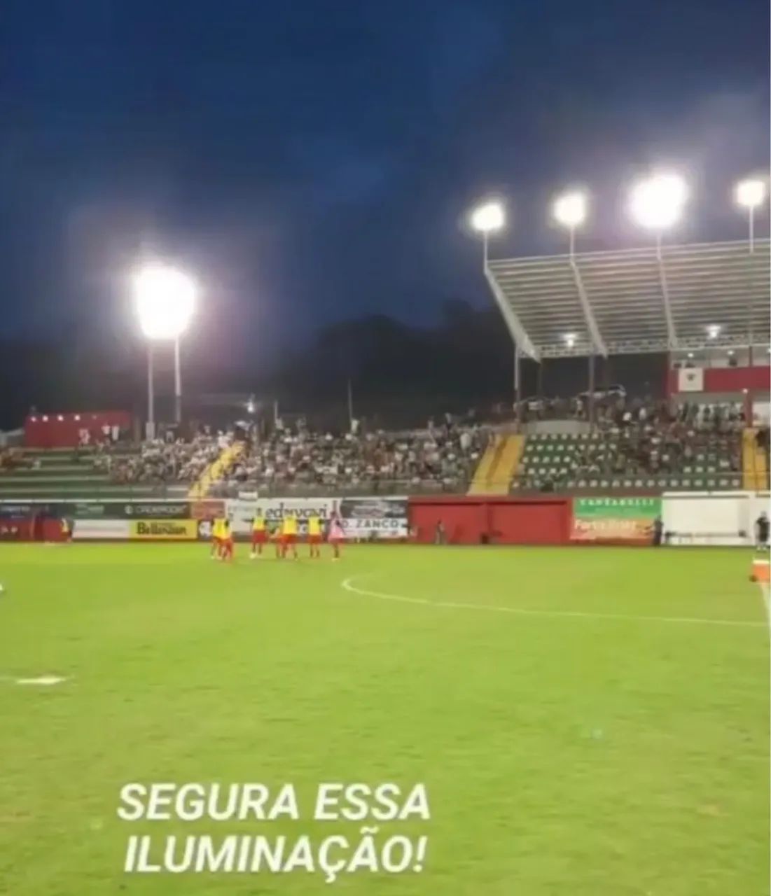 Iluminação e instalação pra campo de futebol estádio arena  - Foto 5