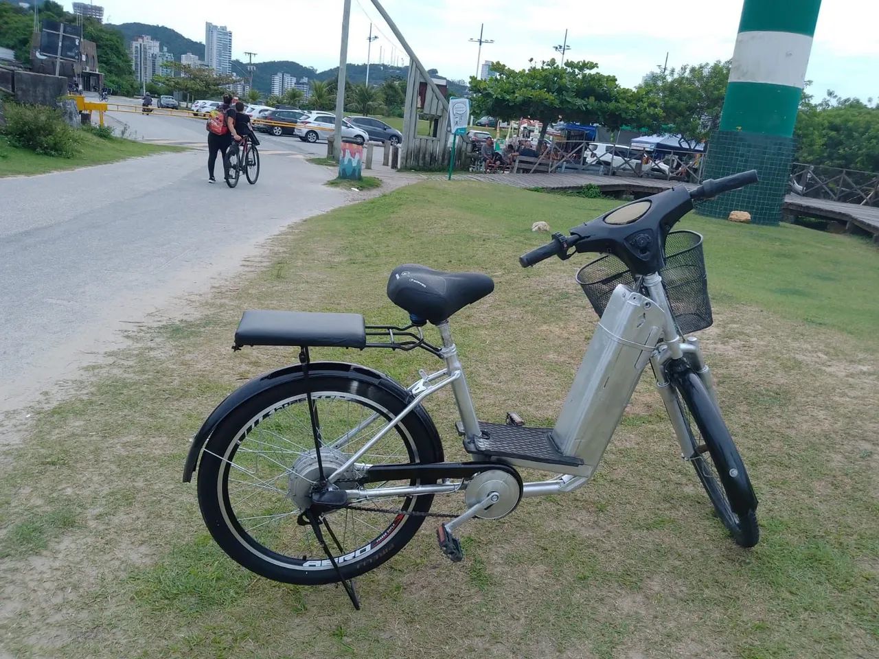 Bicicleta Elétrica - Ótima para o dia a dia! - Foto 2