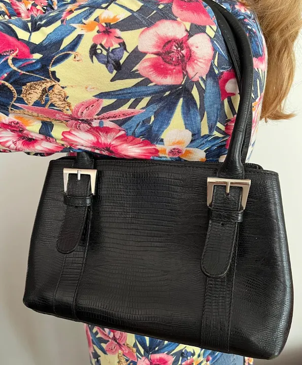 bolsa corello preta "couro de jacaré"