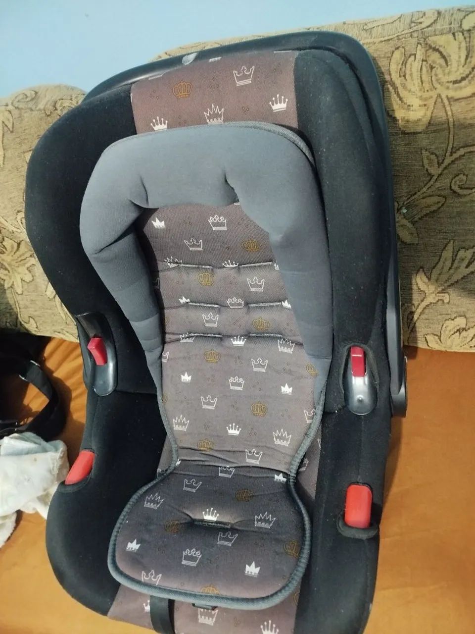 Vendo uma cadeirinha de bebê da marca Cosco 