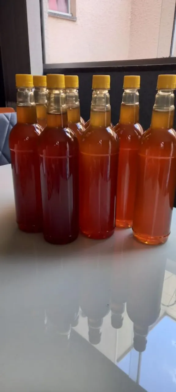 Mel Artesanal em Garrafa 65.00 cada.