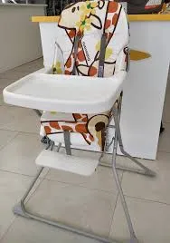 Cadeira de alimentação unisex.